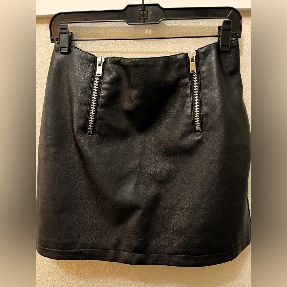 Forever 21 black mini skirt